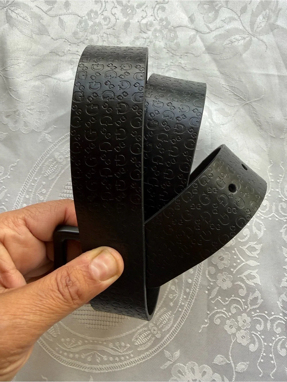 Guess Black Genuine Leather Belt Men's Size L Logo-Pattern Embossed Matte Buckle